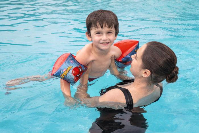FLOTADOR INFLABLE PARA BRAZOS 9"X6" DISEÑO SPIDERMAN BESTWAY 98001